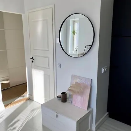 Apartment Valoisa Ja Taeysin Remontoitu Huoneisto